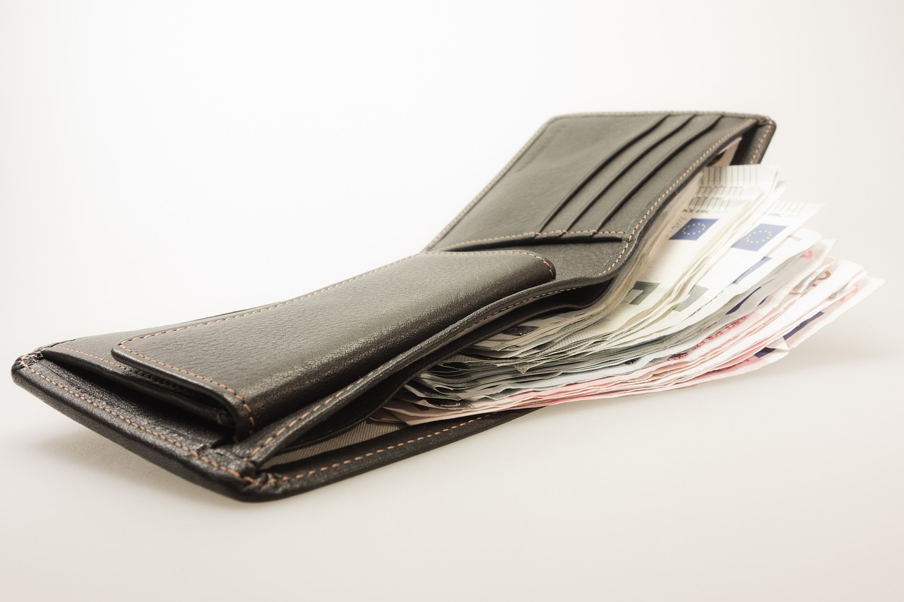 billetera con billetes